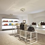 Borse a mano in pelle allo showroom milanese di Bertoni 1949