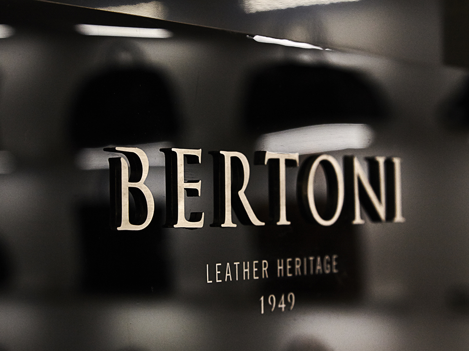 Bertoni 1949 conquering Milan